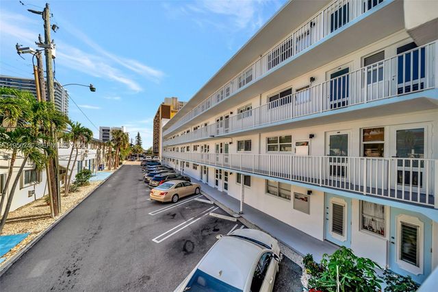 3221 NE 8th St 103, Pompano Beach, FL 33062