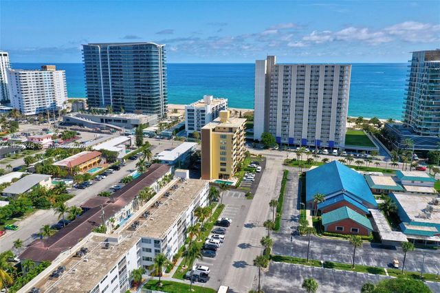 3221 NE 8th St 103, Pompano Beach, FL 33062