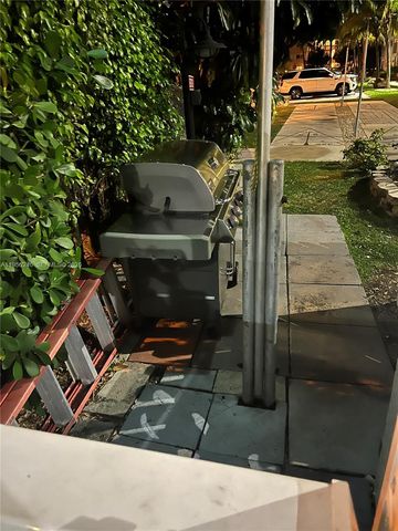 3221 NE 8th St 103, Pompano Beach, FL 33062