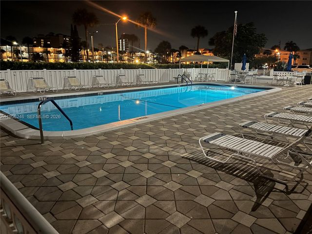 3221 NE 8th St 103, Pompano Beach, FL 33062