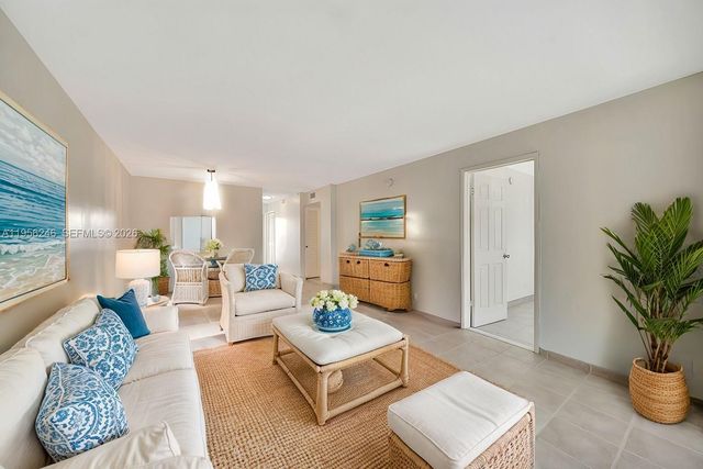 3221 NE 8th St 103, Pompano Beach, FL 33062