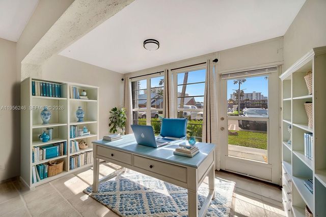 3221 NE 8th St 103, Pompano Beach, FL 33062