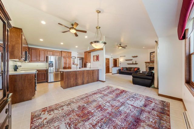 2276 LOST DAUPHIN ROAD, De Pere, WI 54115
