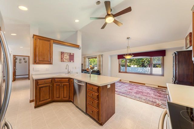 2276 LOST DAUPHIN ROAD, De Pere, WI 54115