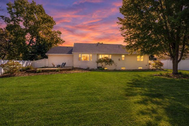 2276 LOST DAUPHIN ROAD, De Pere, WI 54115