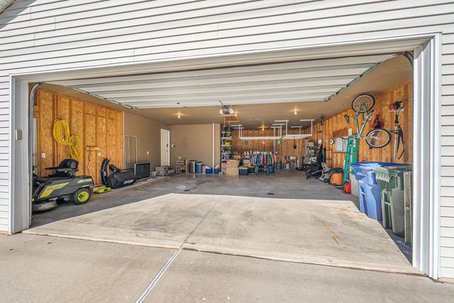 2276 LOST DAUPHIN ROAD, De Pere, WI 54115