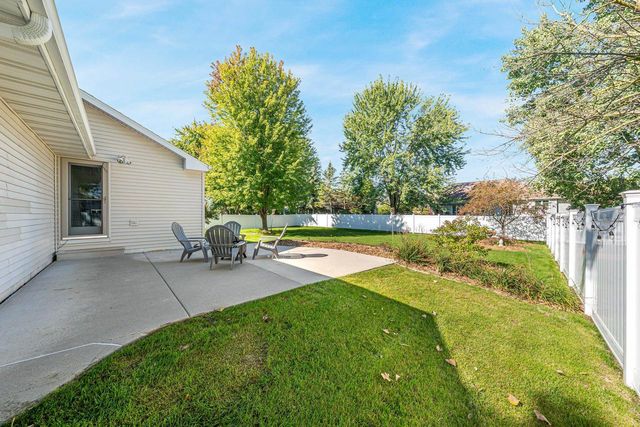 2276 LOST DAUPHIN ROAD, De Pere, WI 54115