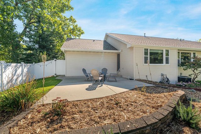 2276 LOST DAUPHIN ROAD, De Pere, WI 54115