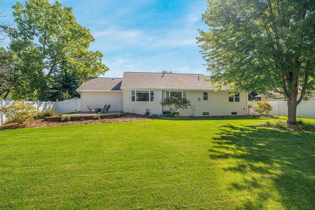 2276 LOST DAUPHIN ROAD, De Pere, WI 54115