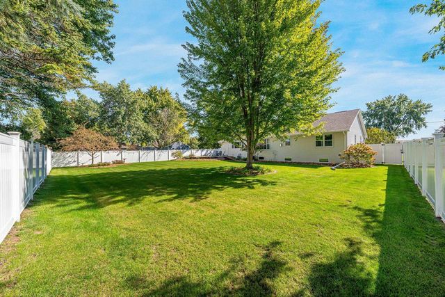 2276 LOST DAUPHIN ROAD, De Pere, WI 54115