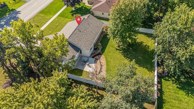 2276 LOST DAUPHIN ROAD, De Pere, WI 54115
