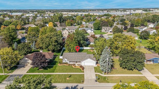 2276 LOST DAUPHIN ROAD, De Pere, WI 54115