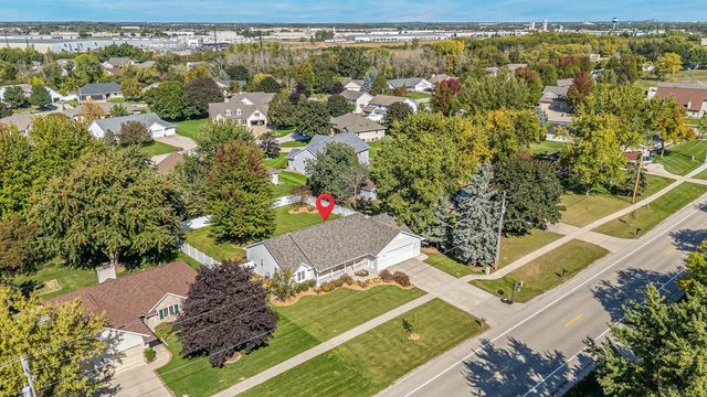 2276 LOST DAUPHIN ROAD, De Pere, WI 54115