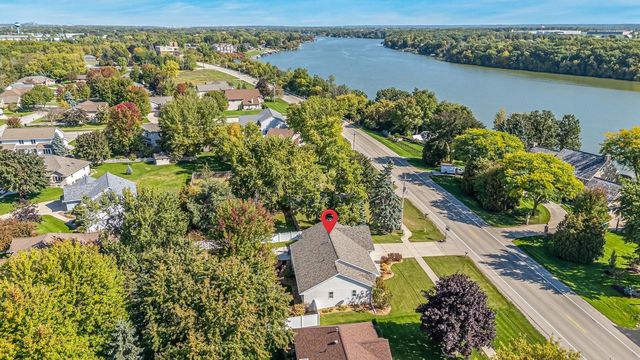2276 LOST DAUPHIN ROAD, De Pere, WI 54115