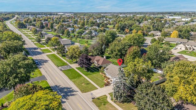 2276 LOST DAUPHIN ROAD, De Pere, WI 54115