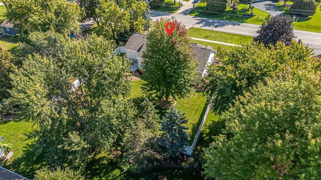 2276 LOST DAUPHIN ROAD, De Pere, WI 54115