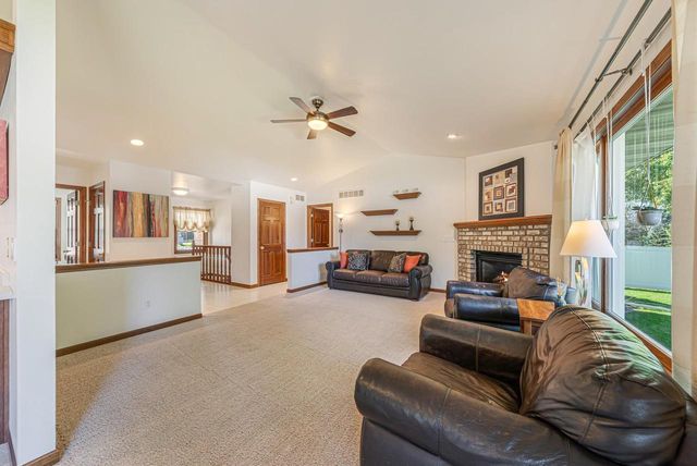2276 LOST DAUPHIN ROAD, De Pere, WI 54115