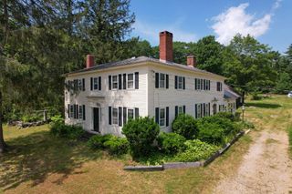 51 Old Center Road, Deerfield, NH 03037