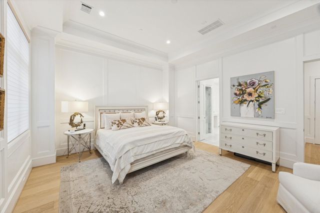 1335 Peden Street, Houston, TX 77006