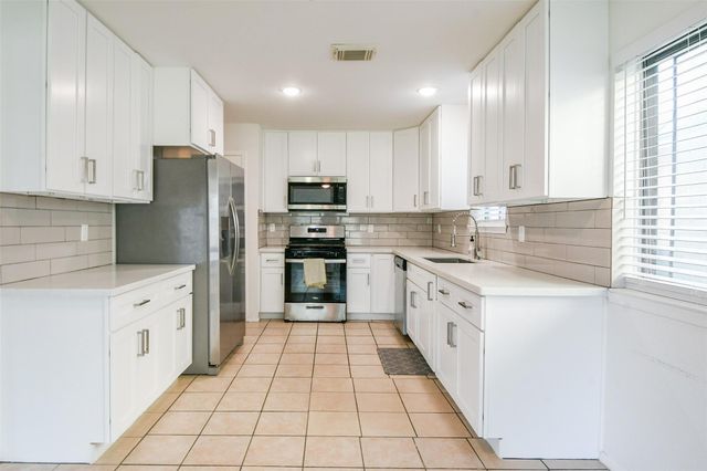 5635 Greenhill Forest Drive, Houston, TX 77088