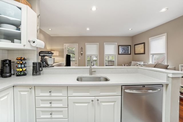 31 Regent St 3R, Cambridge, MA 02140