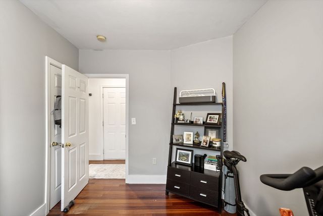 31 Regent St 3R, Cambridge, MA 02140