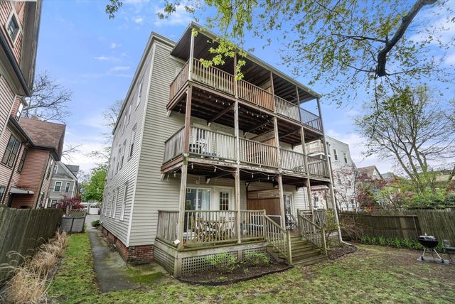 31 Regent St 3R, Cambridge, MA 02140