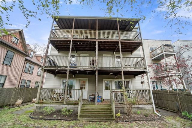 31 Regent St 3R, Cambridge, MA 02140