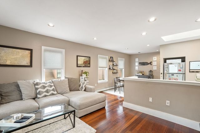 31 Regent St 3R, Cambridge, MA 02140