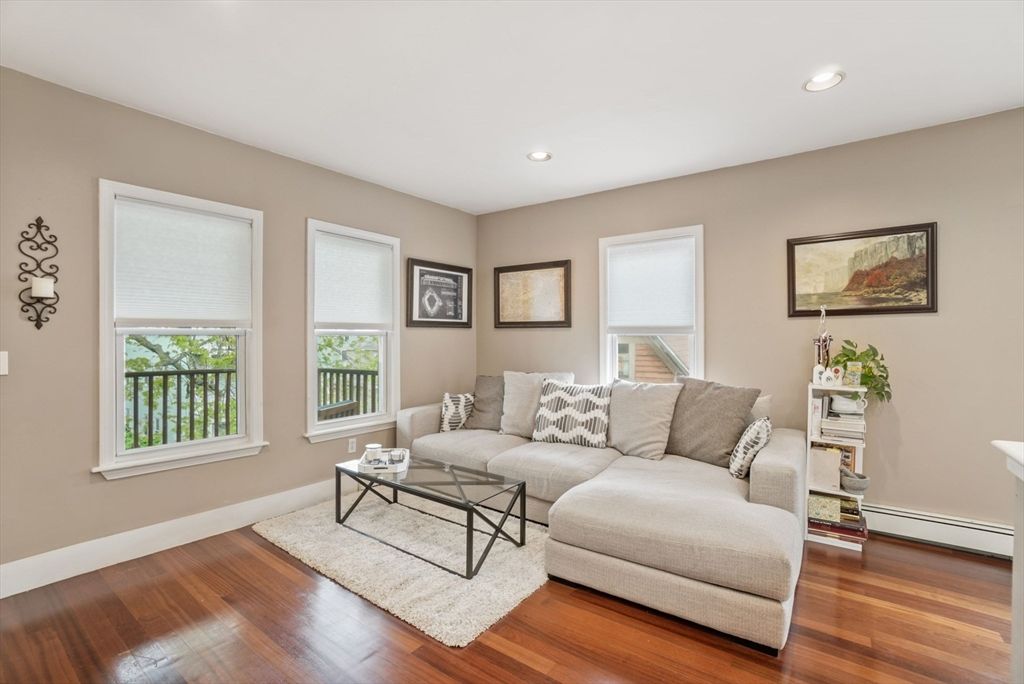 31 Regent St 3R, Cambridge, MA 02140