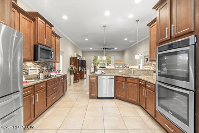 72 BRADFORD LAKE Circle, Jacksonville, FL 32218