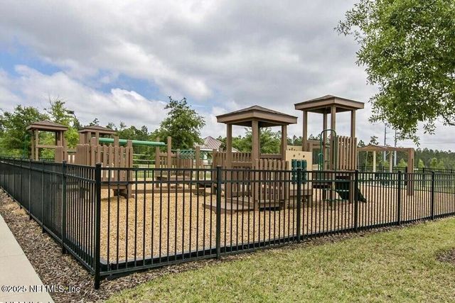 72 BRADFORD LAKE Circle, Jacksonville, FL 32218