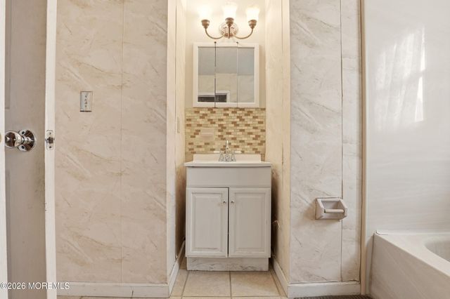 1 Mimi Lane, Howell, NJ 07731