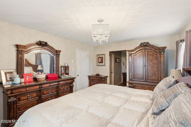 1 Mimi Lane, Howell, NJ 07731