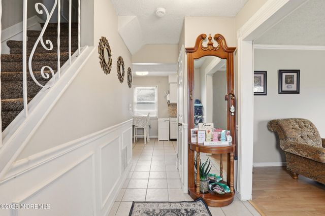 1 Mimi Lane, Howell, NJ 07731