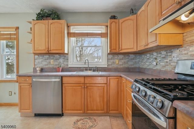 6 Herbert Ln, Hackettstown Town, NJ 07840