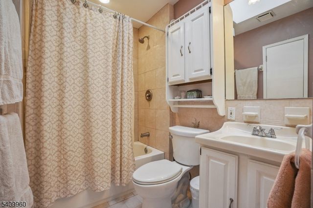 6 Herbert Ln, Hackettstown Town, NJ 07840