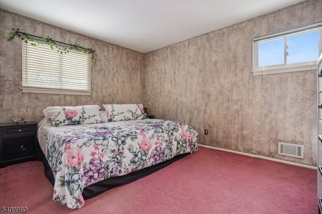 6 Herbert Ln, Hackettstown Town, NJ 07840