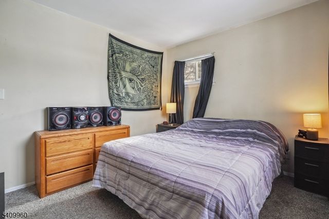 6 Herbert Ln, Hackettstown Town, NJ 07840