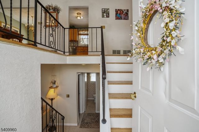 6 Herbert Ln, Hackettstown Town, NJ 07840