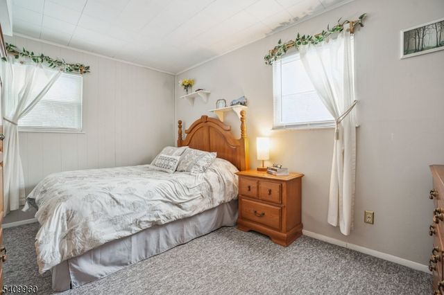 6 Herbert Ln, Hackettstown Town, NJ 07840