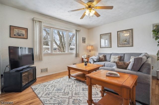 6 Herbert Ln, Hackettstown Town, NJ 07840