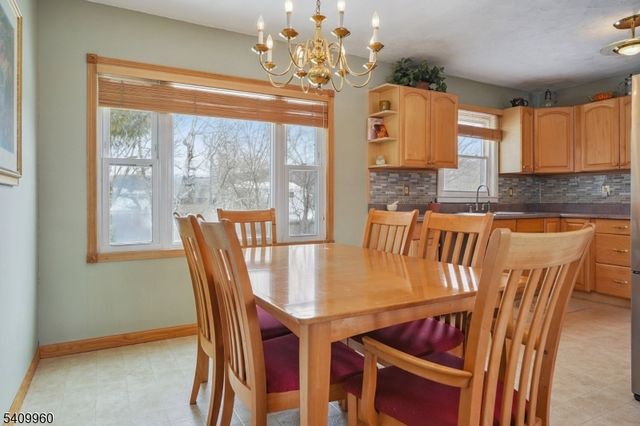 6 Herbert Ln, Hackettstown Town, NJ 07840