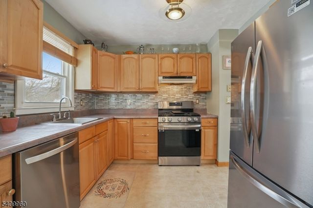 6 Herbert Ln, Hackettstown Town, NJ 07840