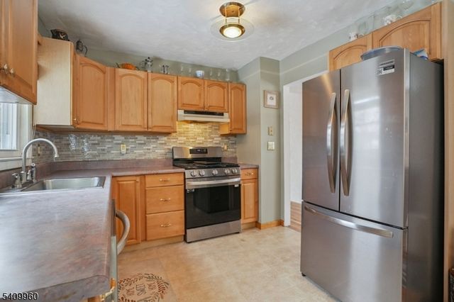 6 Herbert Ln, Hackettstown Town, NJ 07840