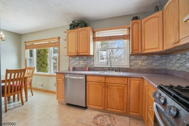 6 Herbert Ln, Hackettstown Town, NJ 07840