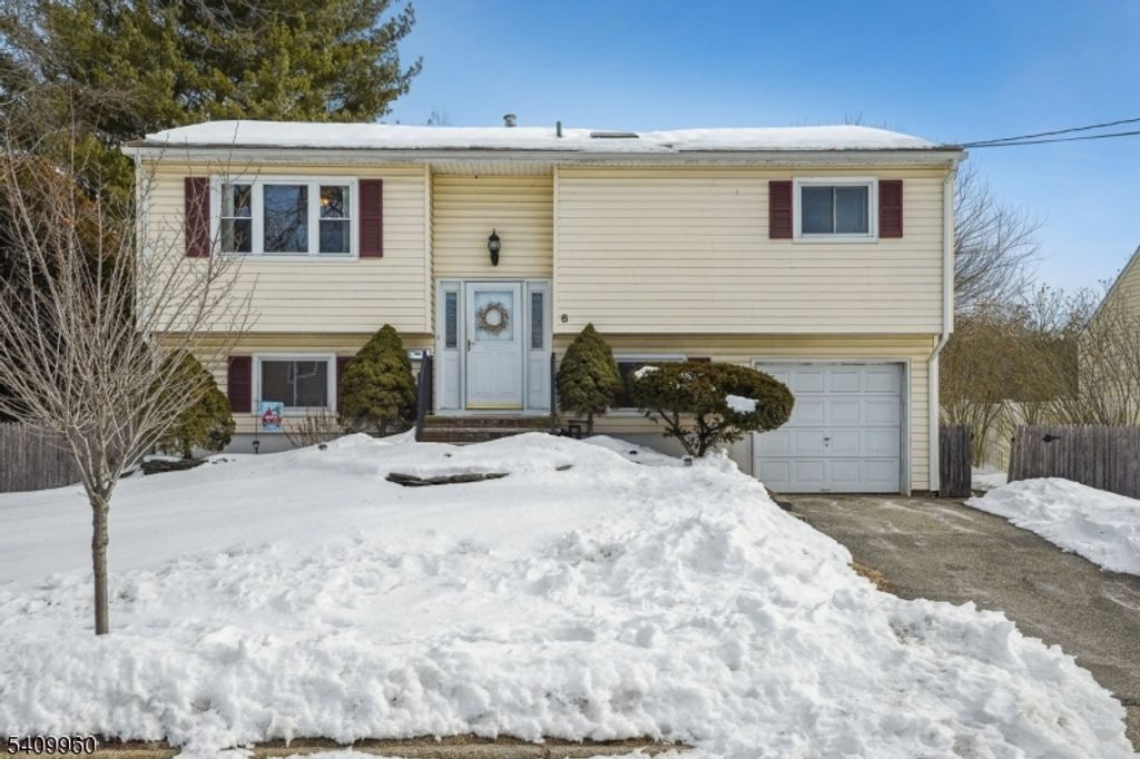 6 Herbert Ln, Hackettstown Town, NJ 07840