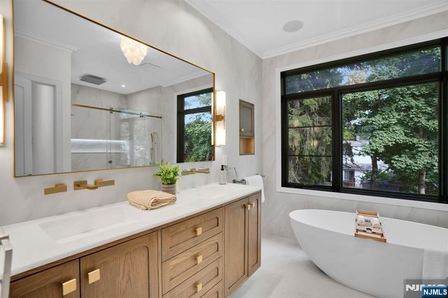 24 S Lyle Avenue, Tenafly, NJ 07670