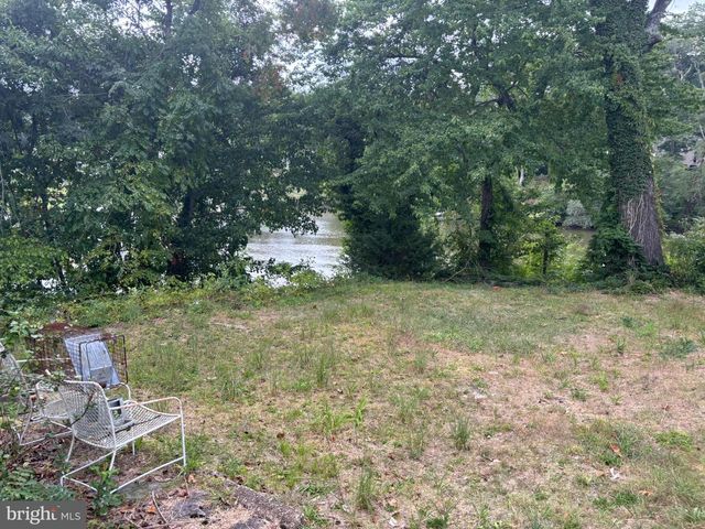 1326 EDNA RD, Pasadena, MD 21122