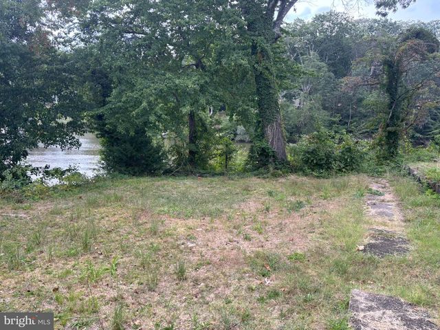 1326 EDNA RD, Pasadena, MD 21122